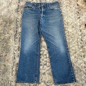 Mens Lee Blue Jeans.  Relaxed fit 34x30.